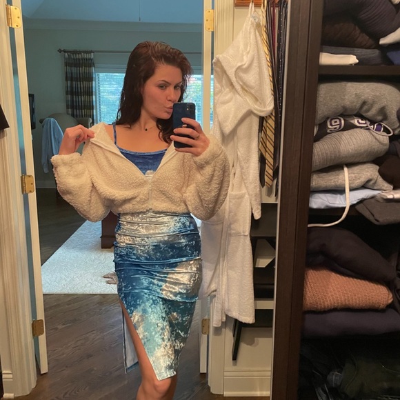 Blue and White Cloud Dress - Picture 2 of 3